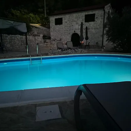 Villa Lucija *
