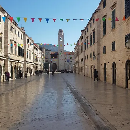 Lucija Villa *