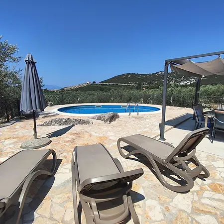 Villa Lucija *